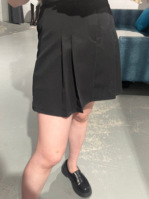 Maru Pintuck Belt Pleated Skirt