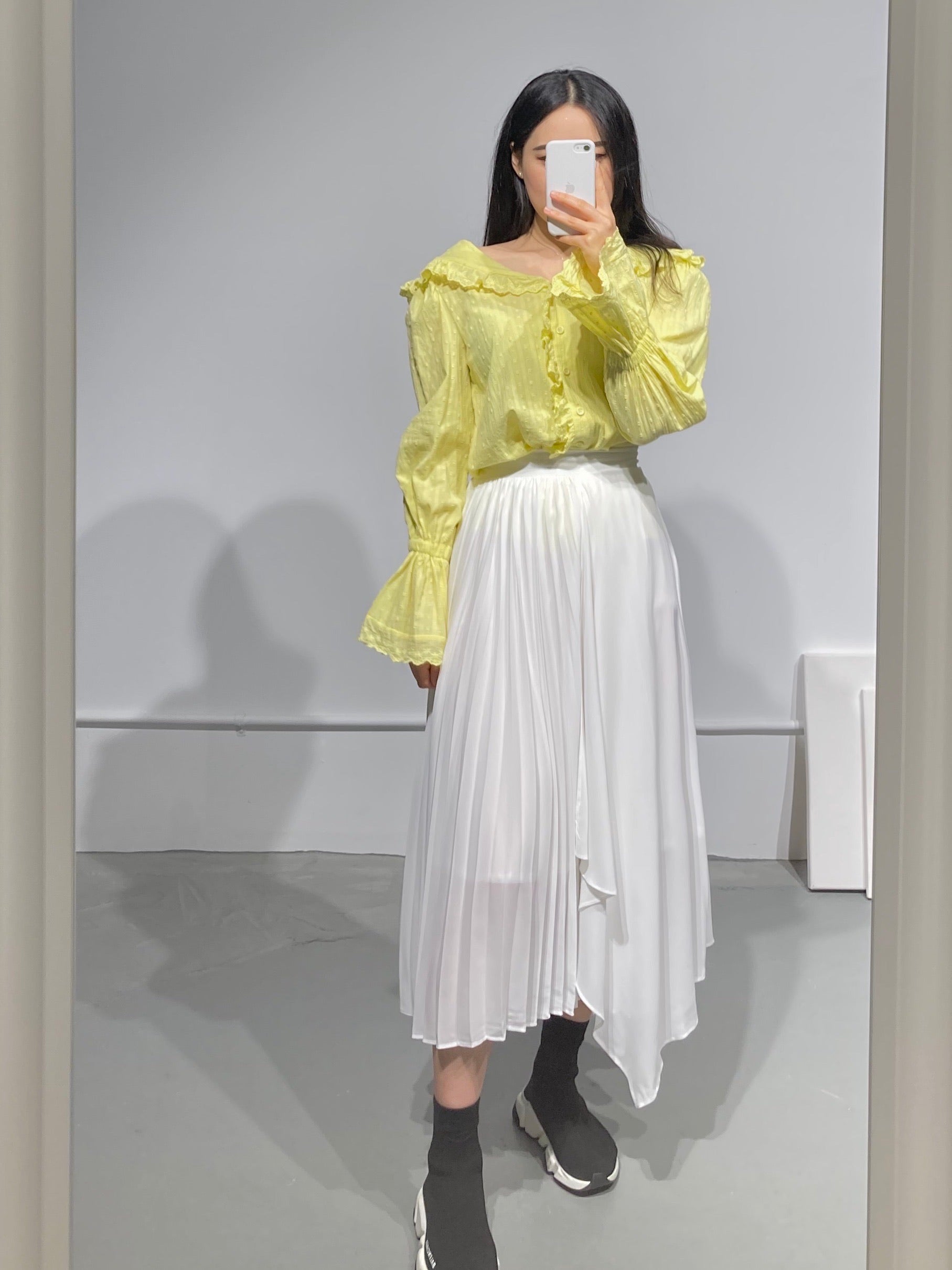 YURA Bell-sleeves Blouse in two colors