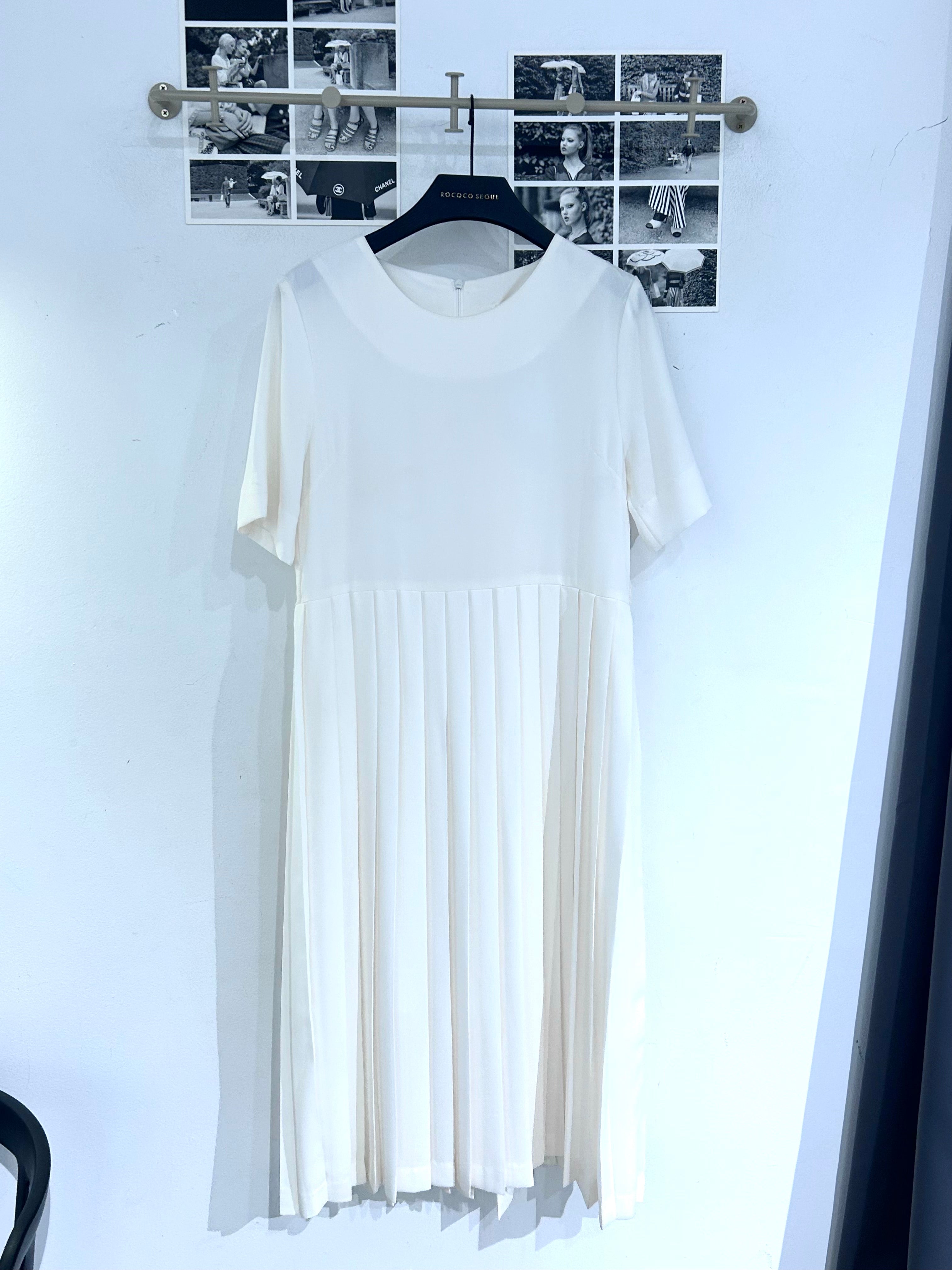 Blanc Pleats Dress