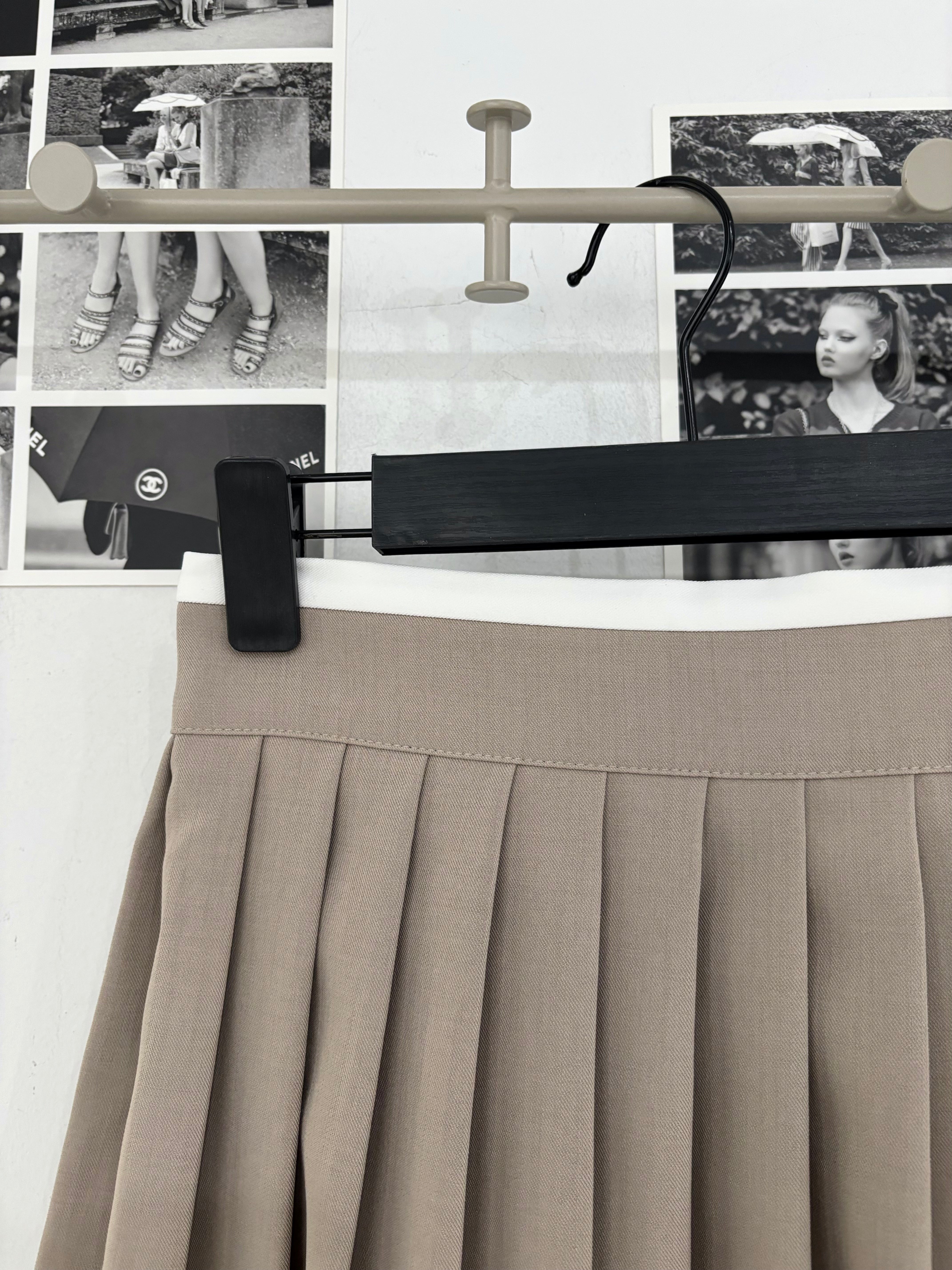 Celeb Jelly Pleats Skirt