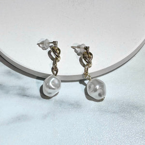 Knots Natural Pearl Earring (925 Silver)