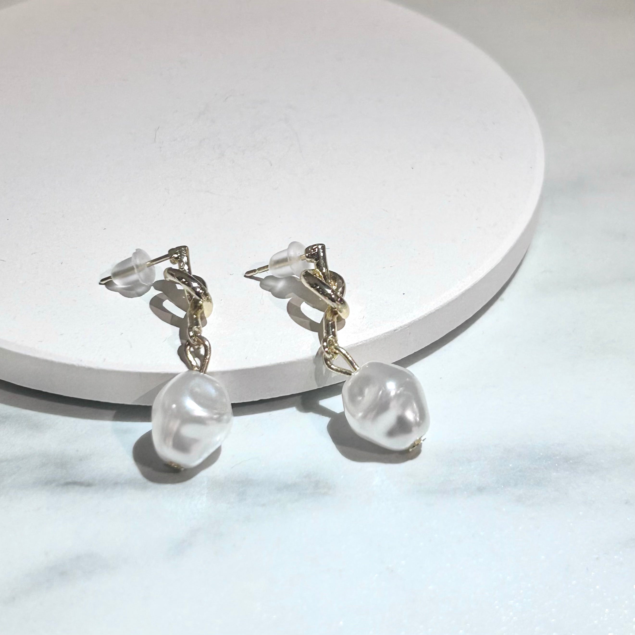 Knots Natural Pearl Earring (925 Silver)