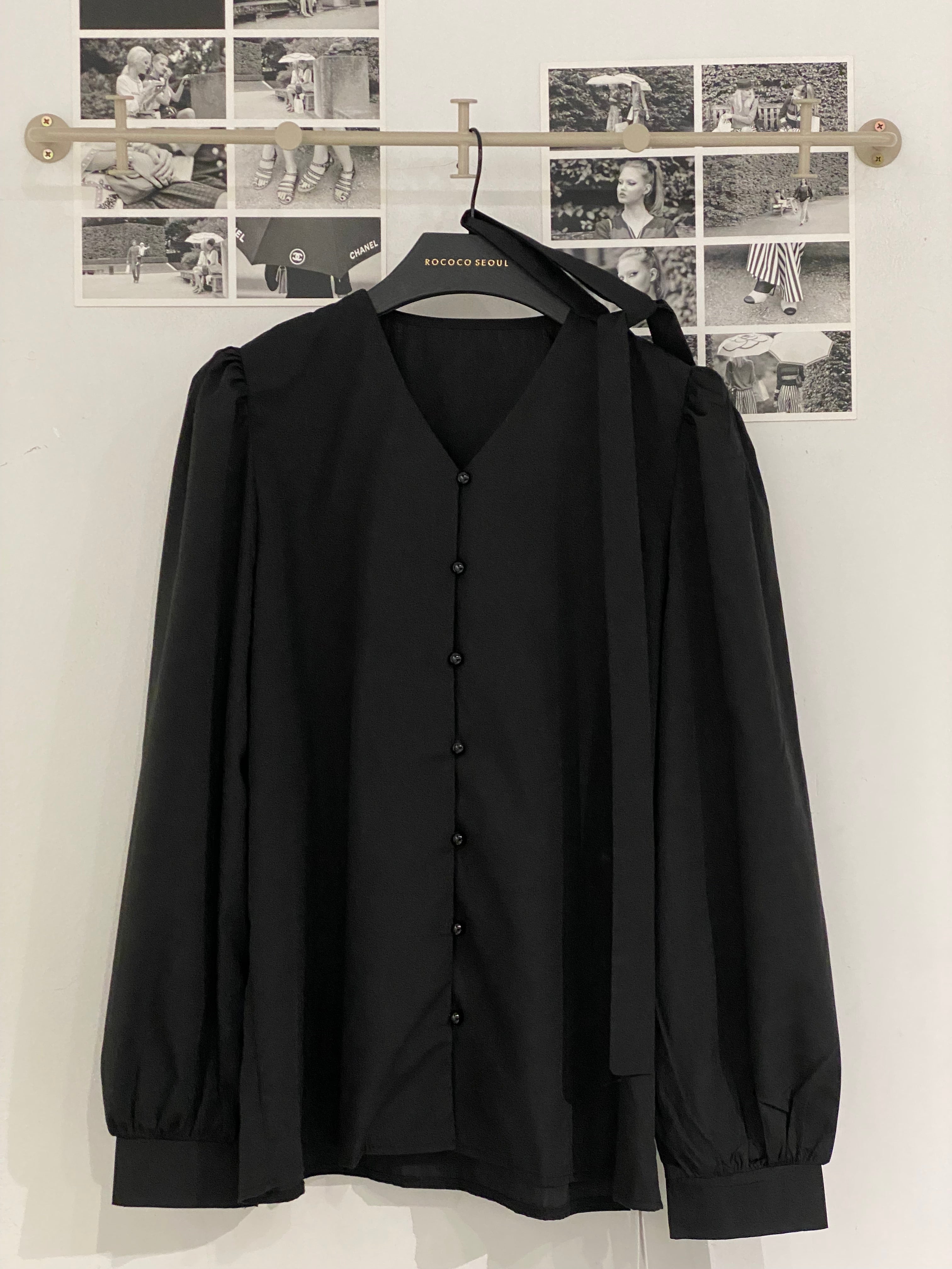 Kkoraji V Choker Blouse