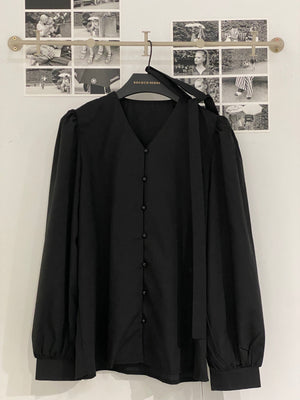 Kkoraji V Choker Blouse