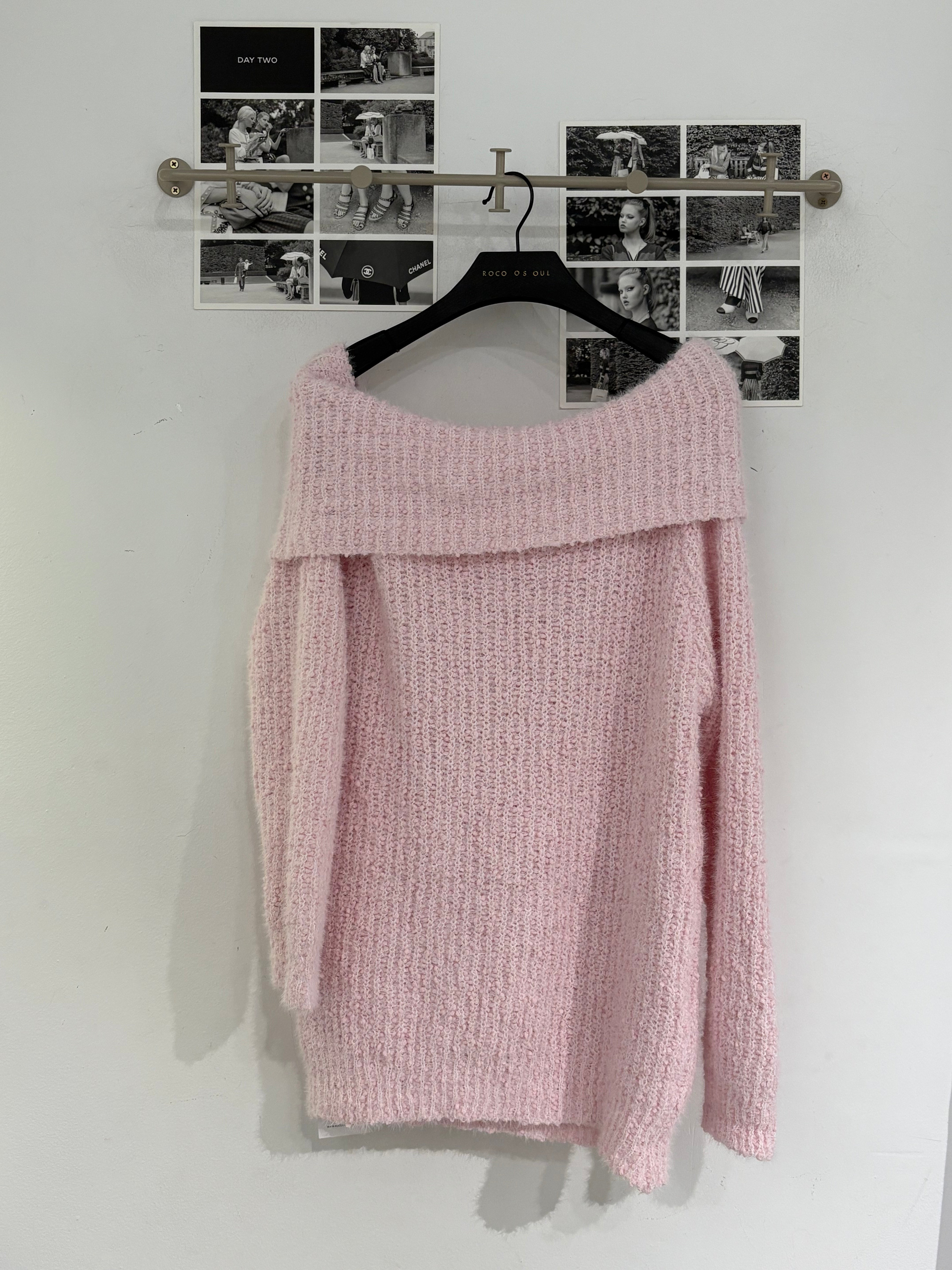 Maru Fluffy Off Knit