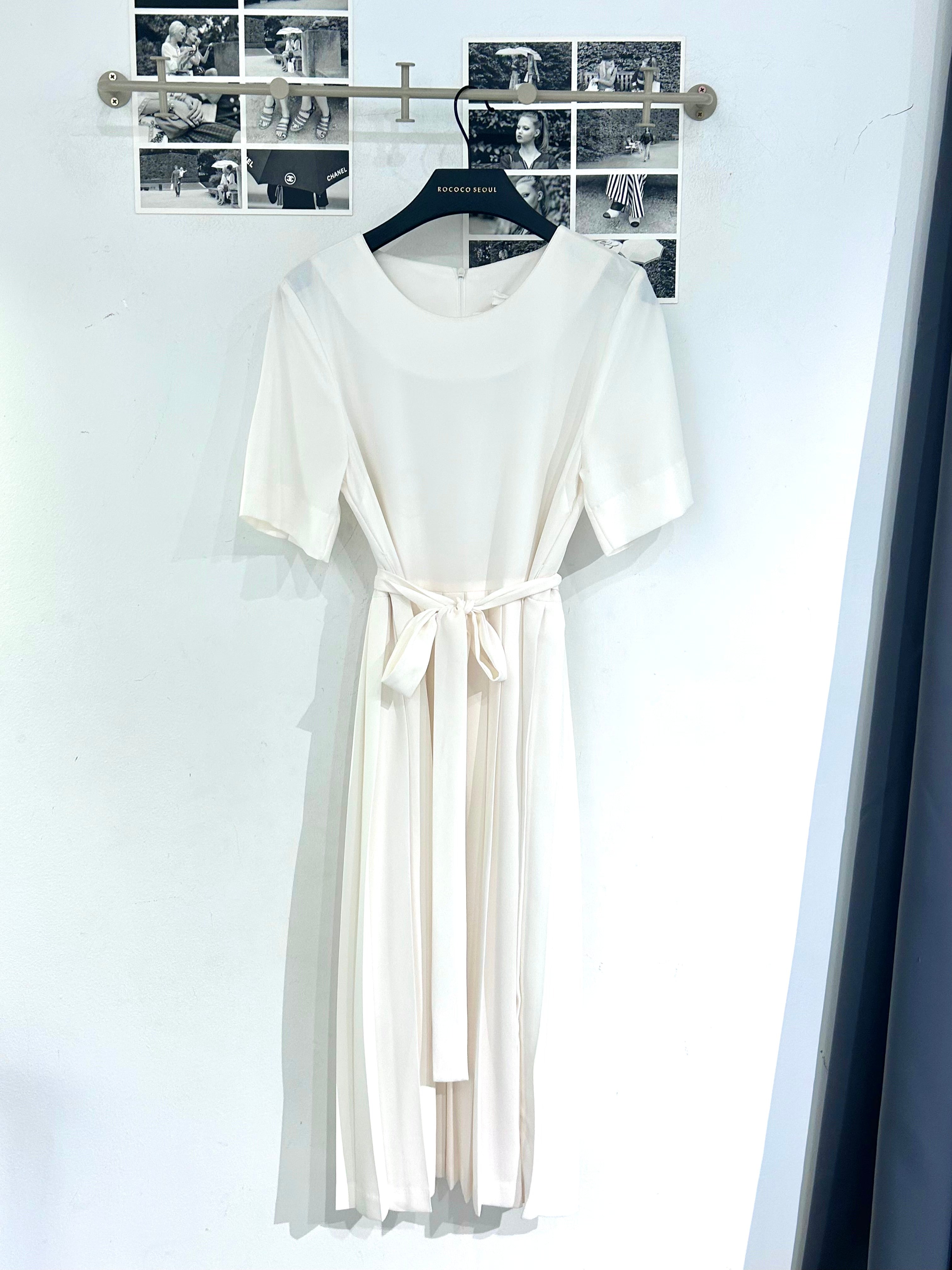 Blanc Pleats Dress