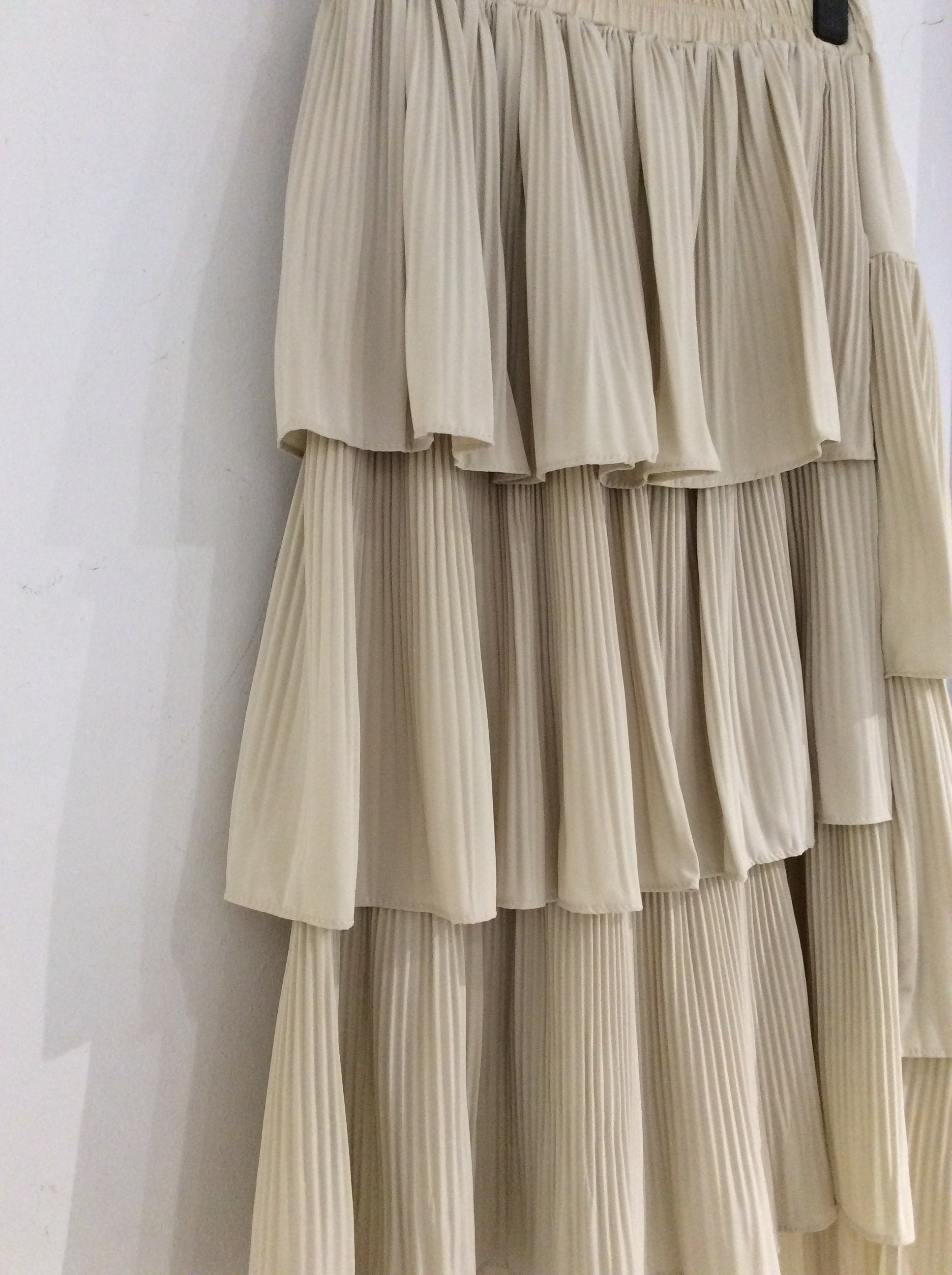 Double Frill Pleated Unbal Long Skirt