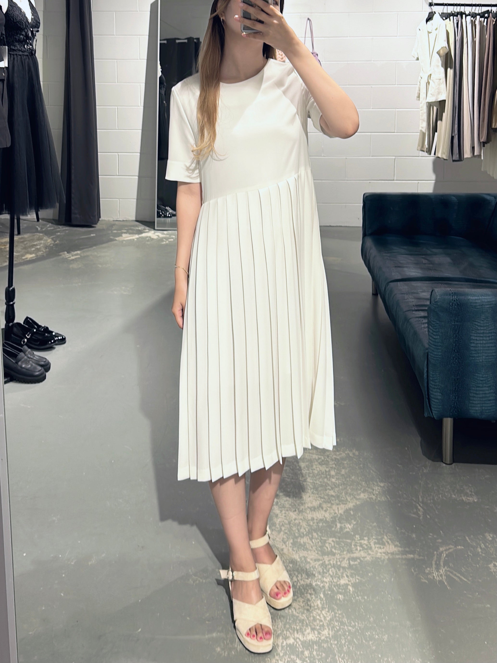 Blanc Pleats Dress