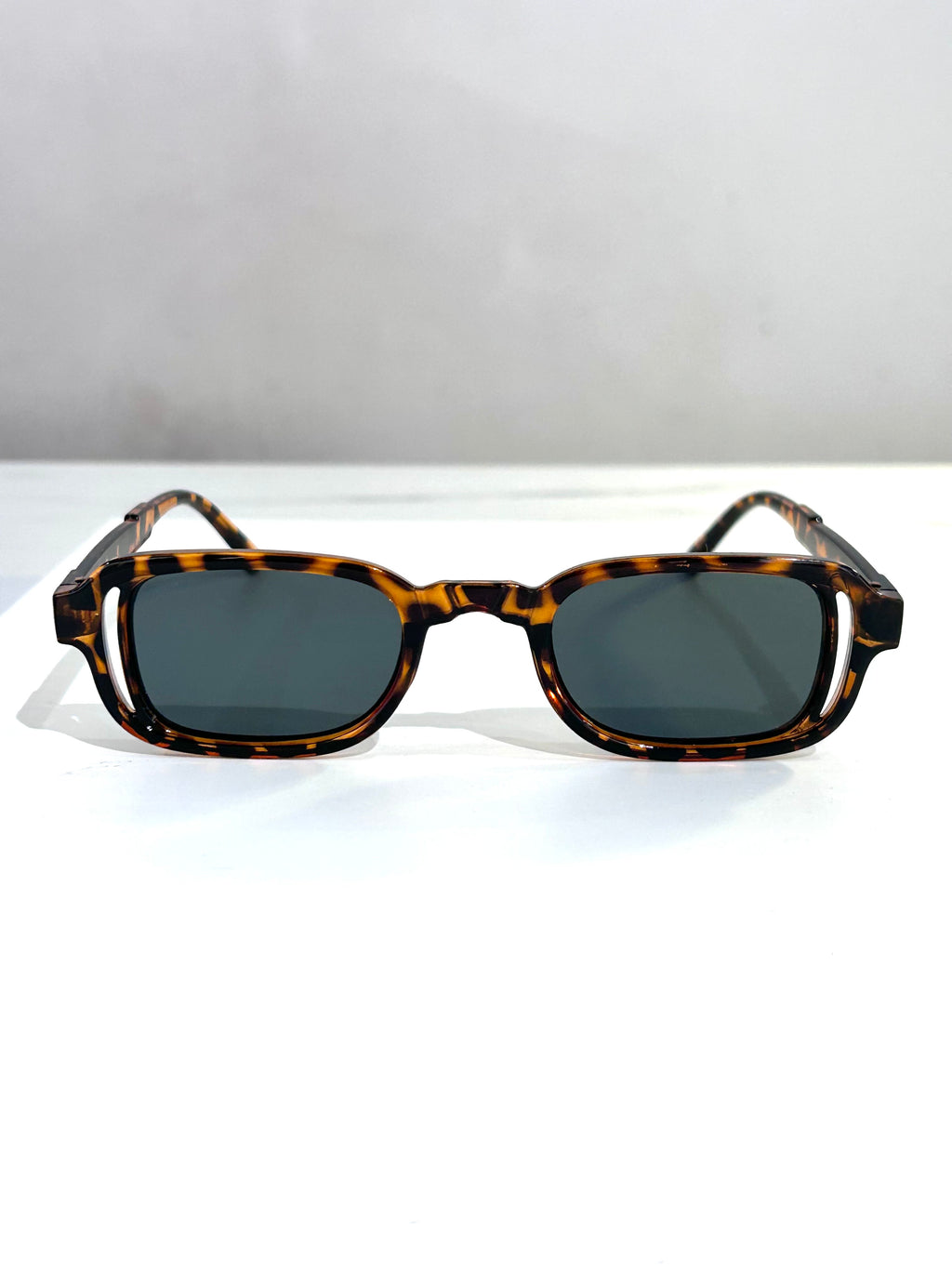 Leo Sqaure Sunglasses