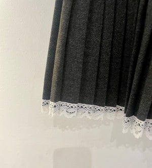 Maru Lace Pleated Skirt