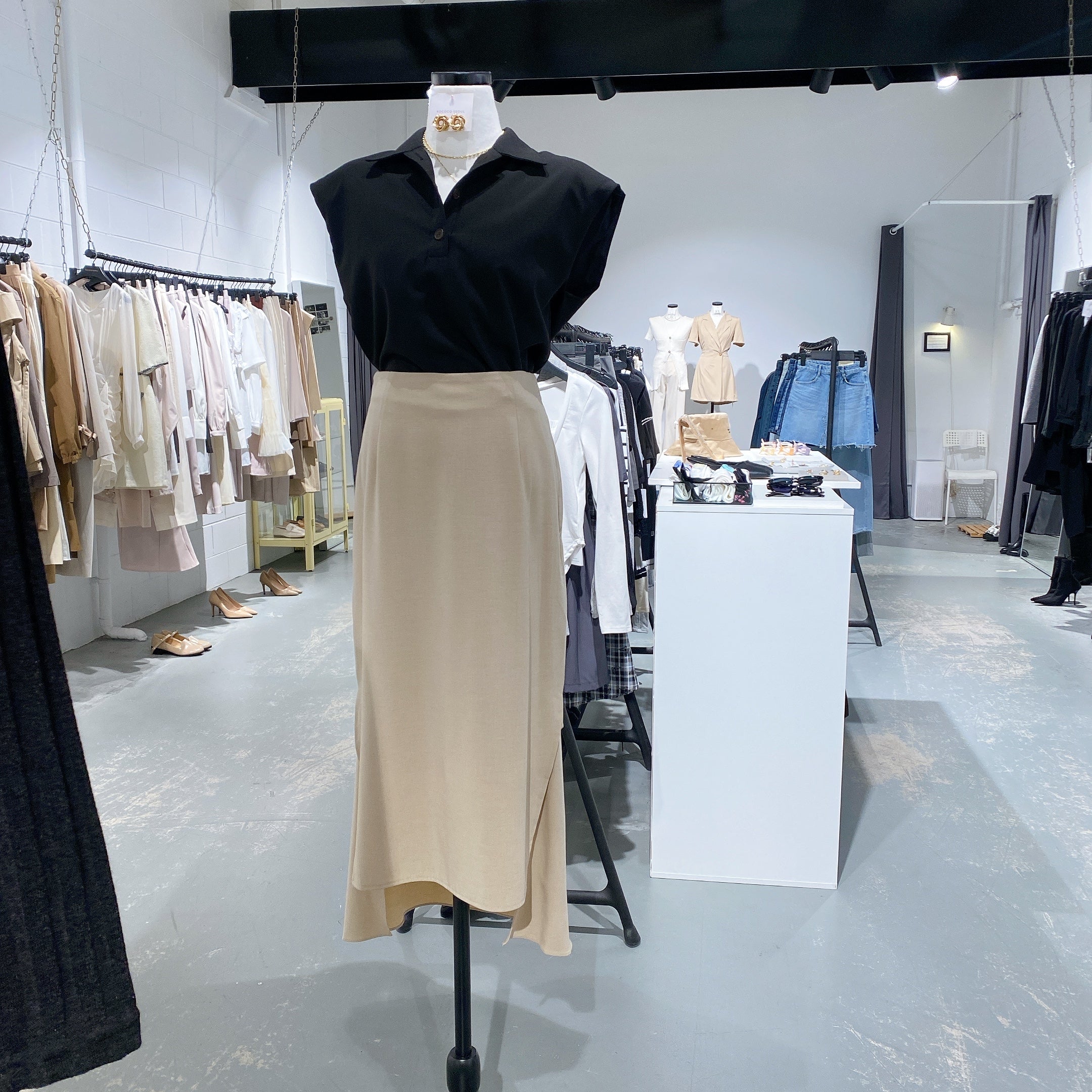 Arc Linen Slit Long Skirt