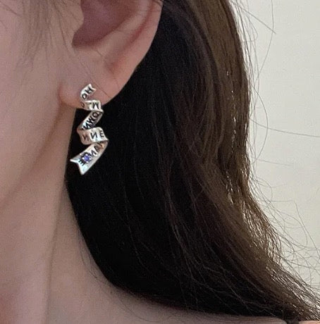 Roll Ribbon Earrings (925 Silver)