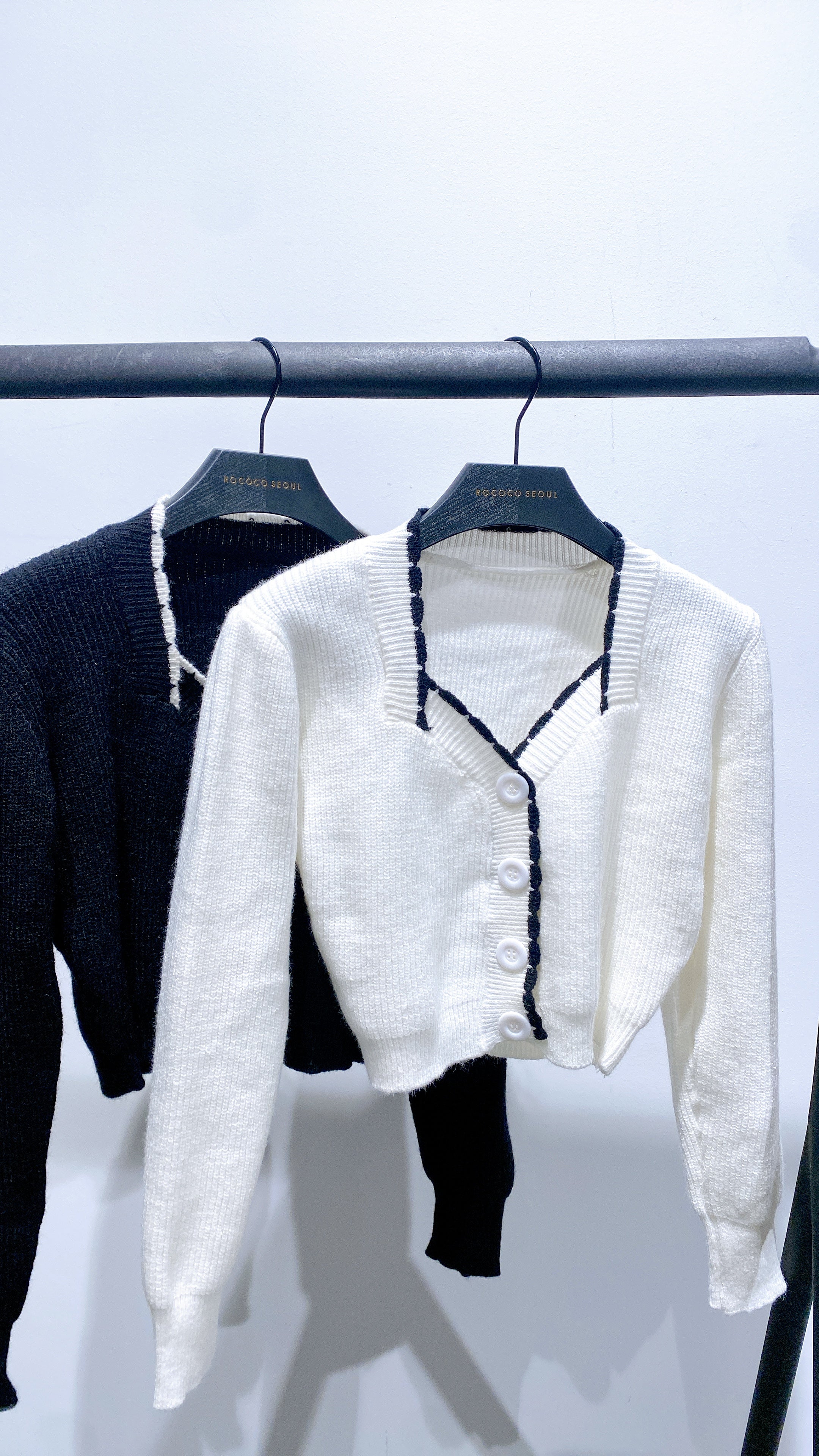 Hong Wave Neck Knit Cardigan