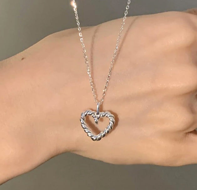 Pretzel Heart Necklace (925 Silver)