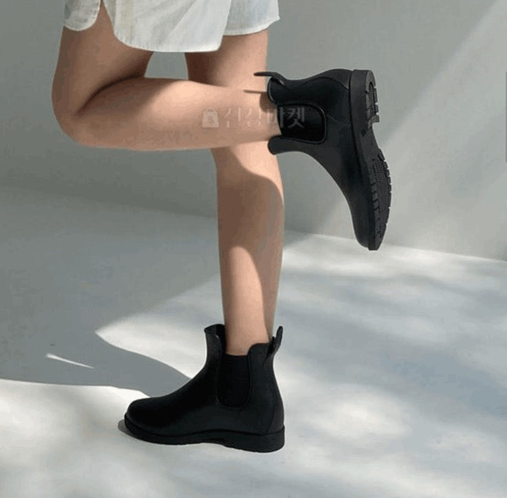 Thirty Rain Ankle Boots