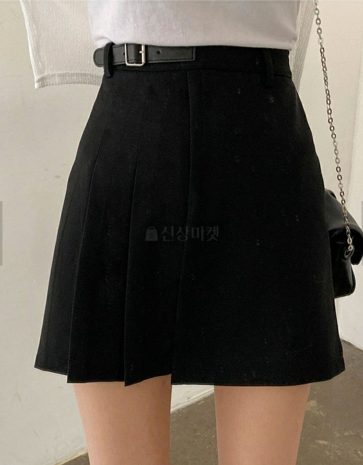 MARU Half Belt Pleated Skirt